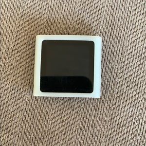 Blue iPod shuffle with silicone cover